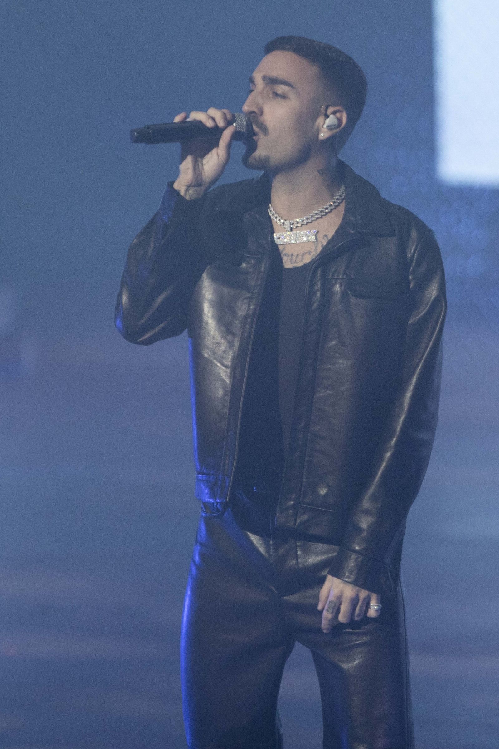 Dellafuente vuelve a tocar la cúspide en su segundo concierto en Granada, en imágenes