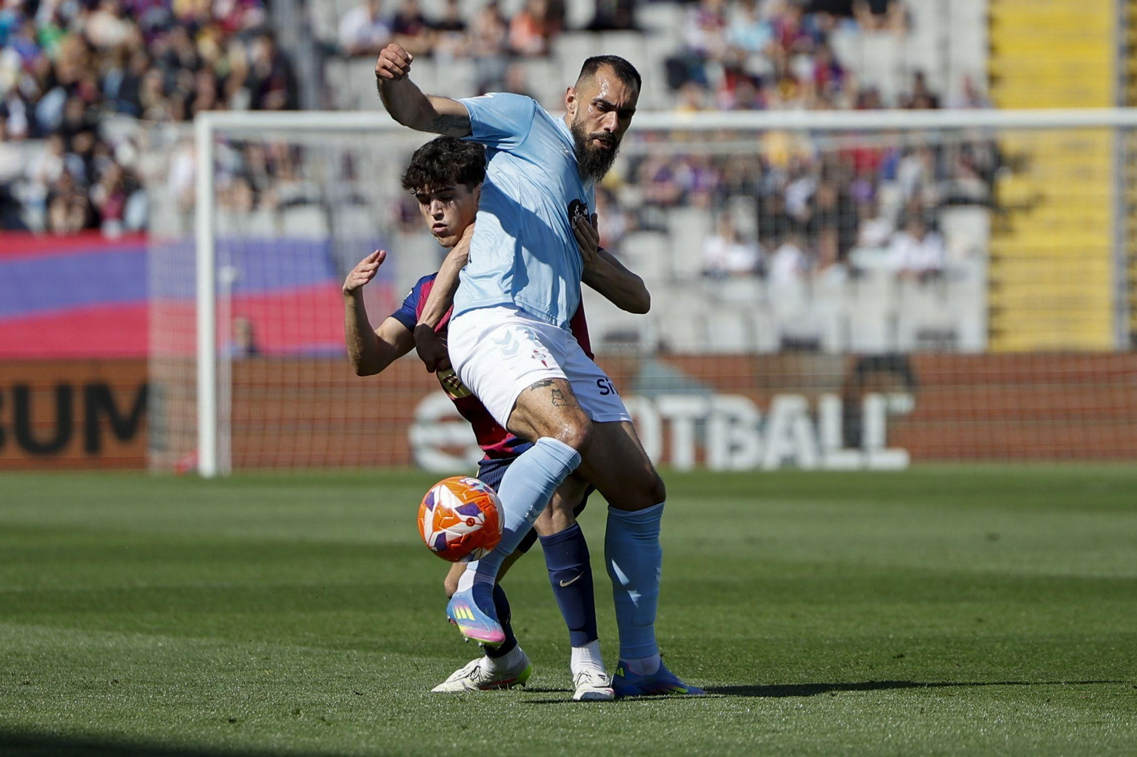 Barcelona-Celta: El malagueño Melero López, salpicado por la polémica