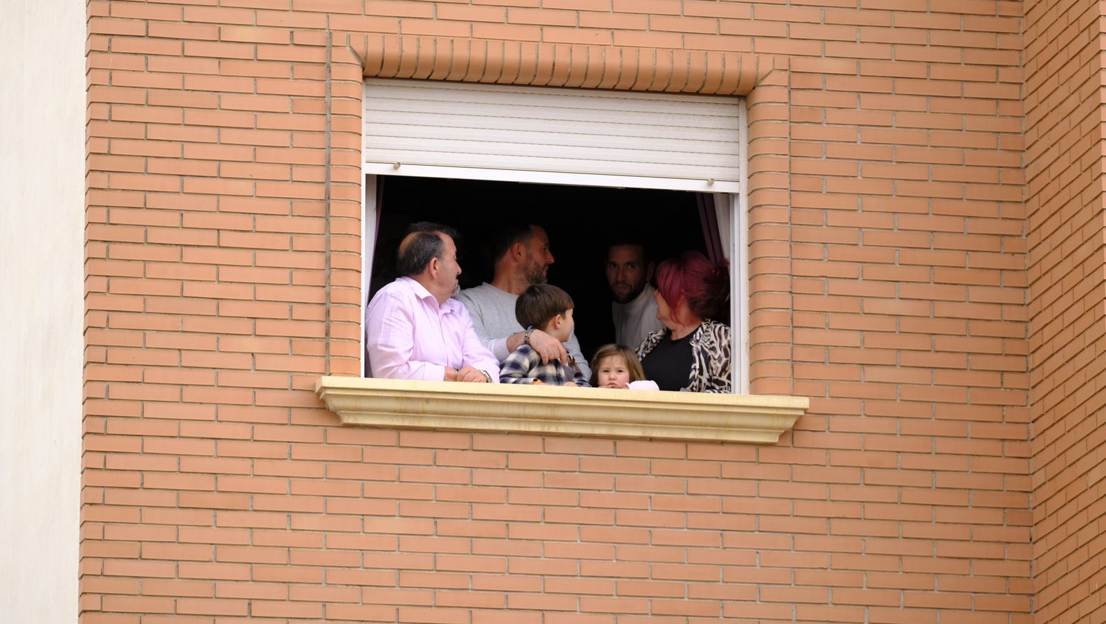 La Procesión de Los Ángeles de sobrepuso a la lluvia, en imágenes
