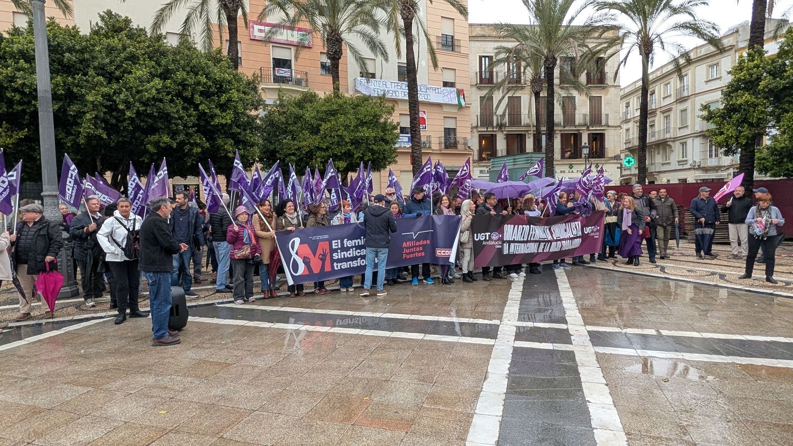 Concentración sindical este viernes en la plaza del Arenal convocada por CCOO y UGT en el marco de lo actos de conmemoración del 8M Día Internacional de la Mujer.