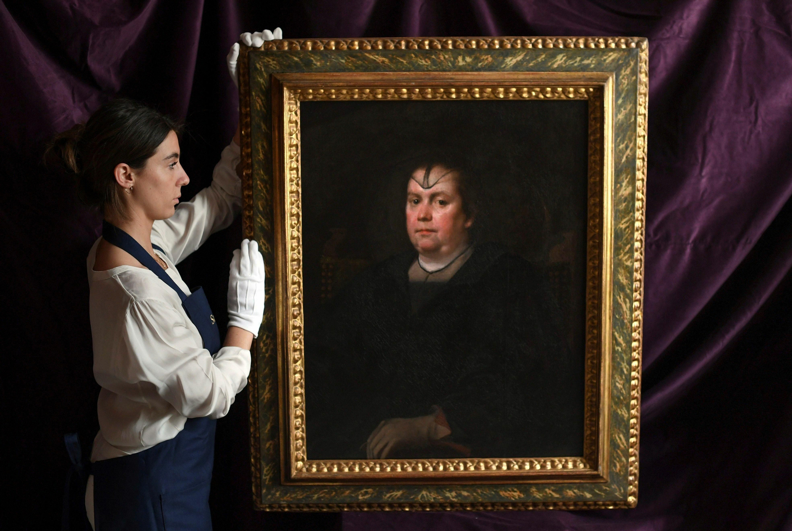 El retrato de Olimpia Pamphili pintado por Velázquez durante su colocación en Sotheby's.