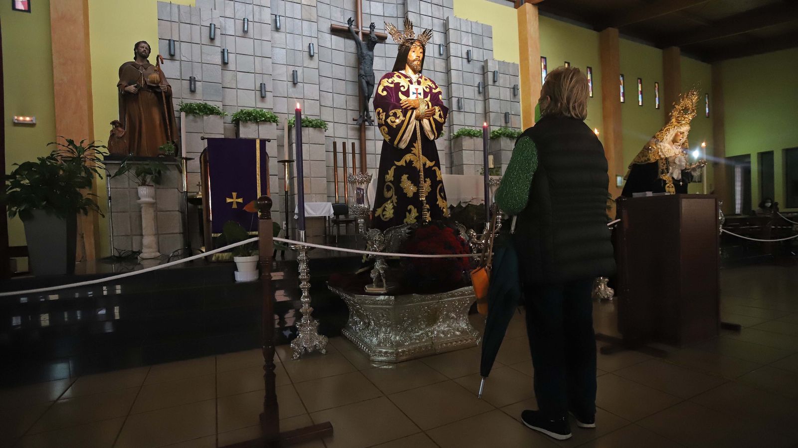 Solemne veneración de fieles al Medinaceli de La Línea