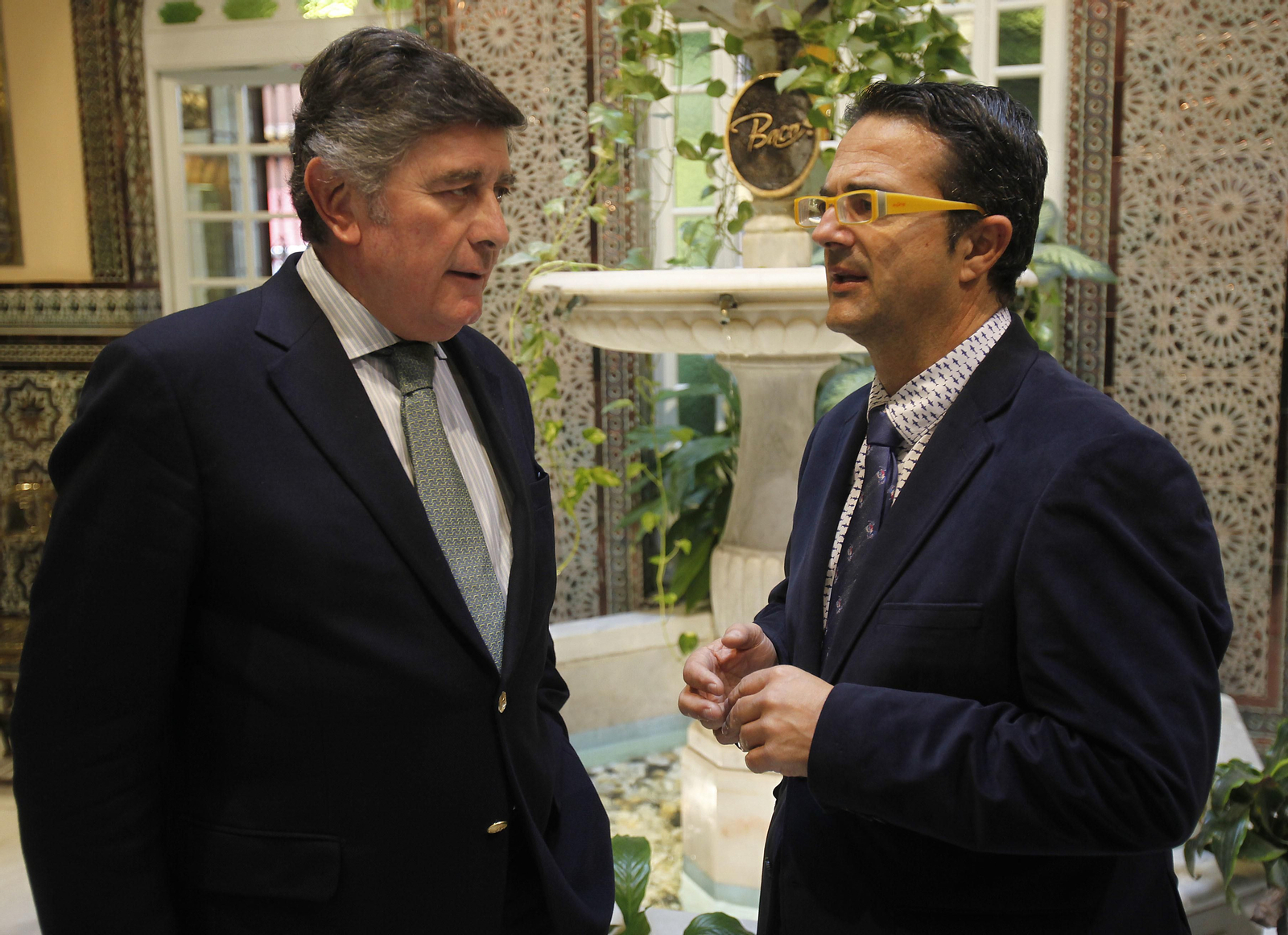 Manuel Pérez, presidente del Colegio de Farmacéuticos de Sevilla, y Juan Carrión, presidente de Feder.