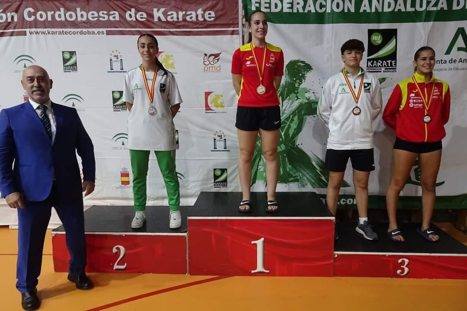 Jimena y Sofía fueron plata y bronce en Kumite júnior +55 kg.