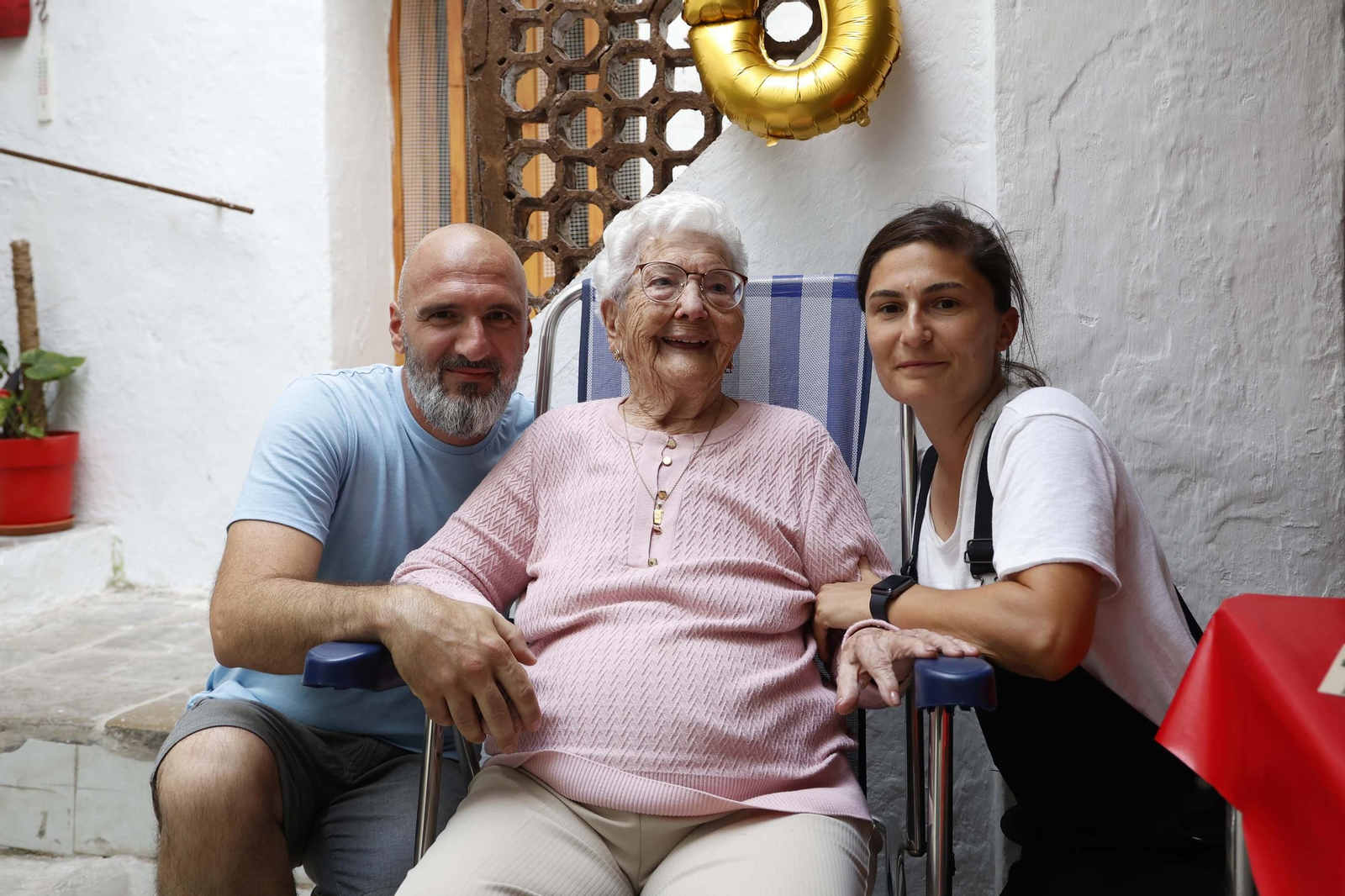 La vecina de Tarifa Juana Medero cumple 100 años rodeada de su familia