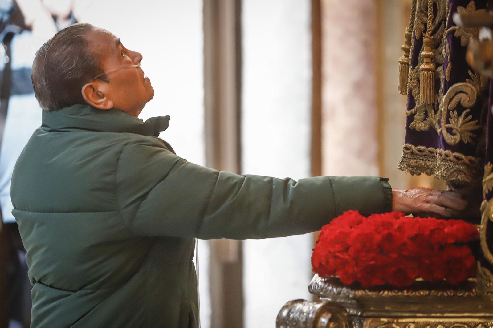 Besapiés a Jesús del Rescate en el primer viernes de Cuaresma