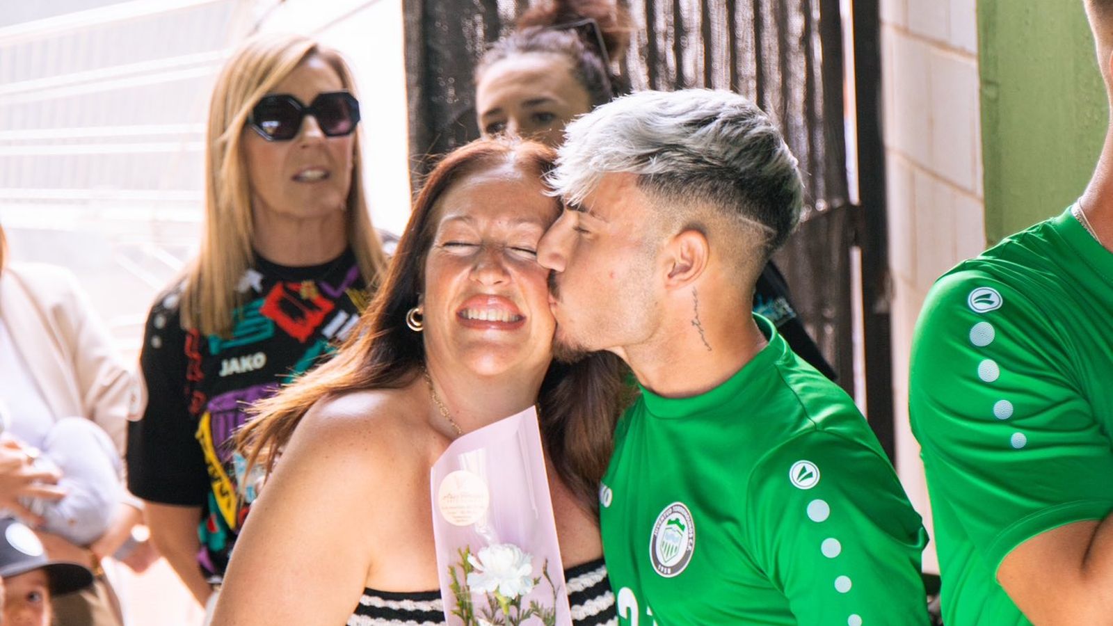 Los jugadores, con sus madres.