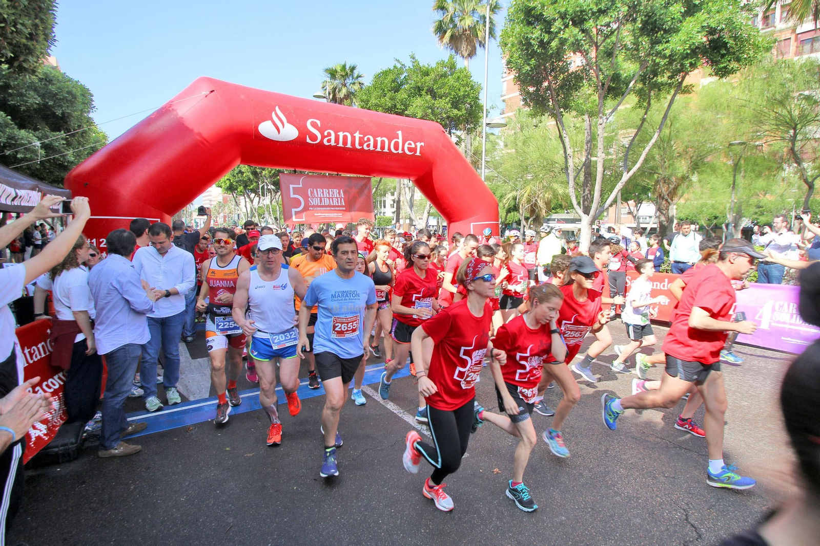 Momento de la salida de la V Carrera Solidaria por las Enfermedades Poco Frecuentes.