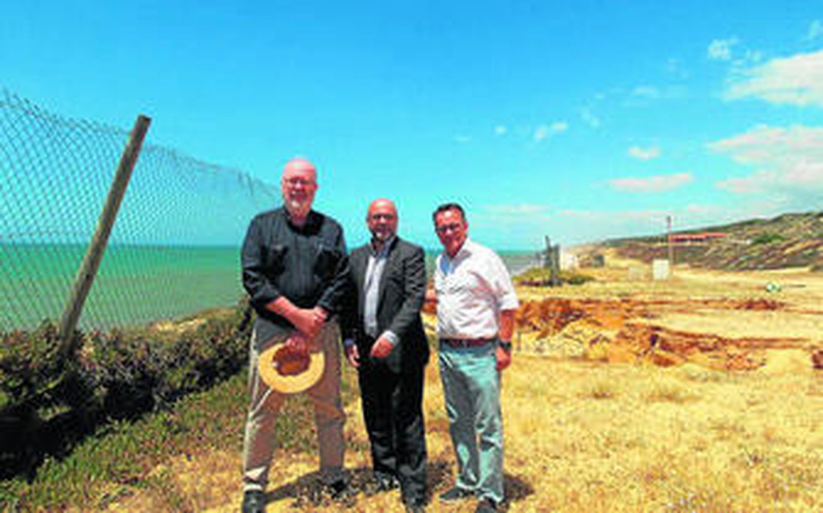 Pedro Barbadillo y Carlos Rosado, acompañados por el gerente del Patronato de Turismo, Jordi Martí, durante su visita a Huelva.