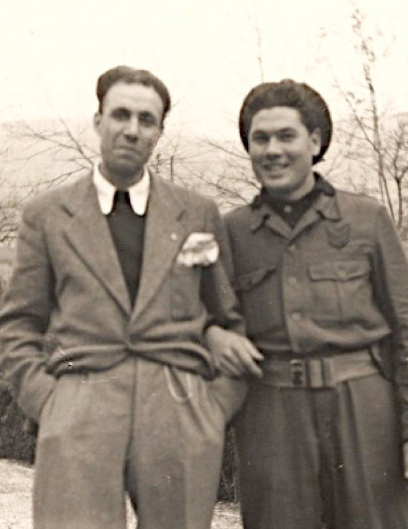Vago Giari junto a Antonio Ramognino en los años finales de la Segunda Guerra Mundial.