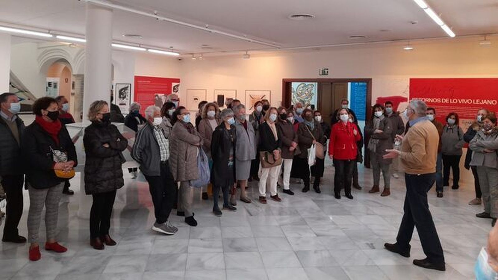 Miembros de la asociación 'Mirando por Nuestro Puerto', en la sede de la Fundación Rafael Alberti.