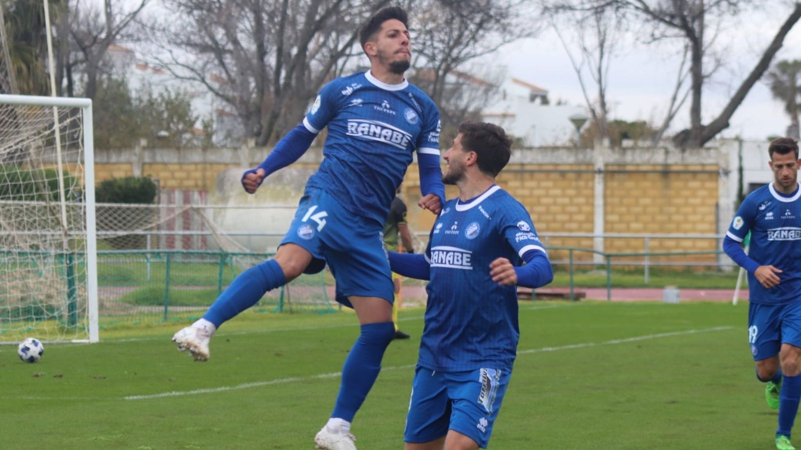 El extremo Javillo celebra el primer tanto del encuentro en el minuto cuatro.
