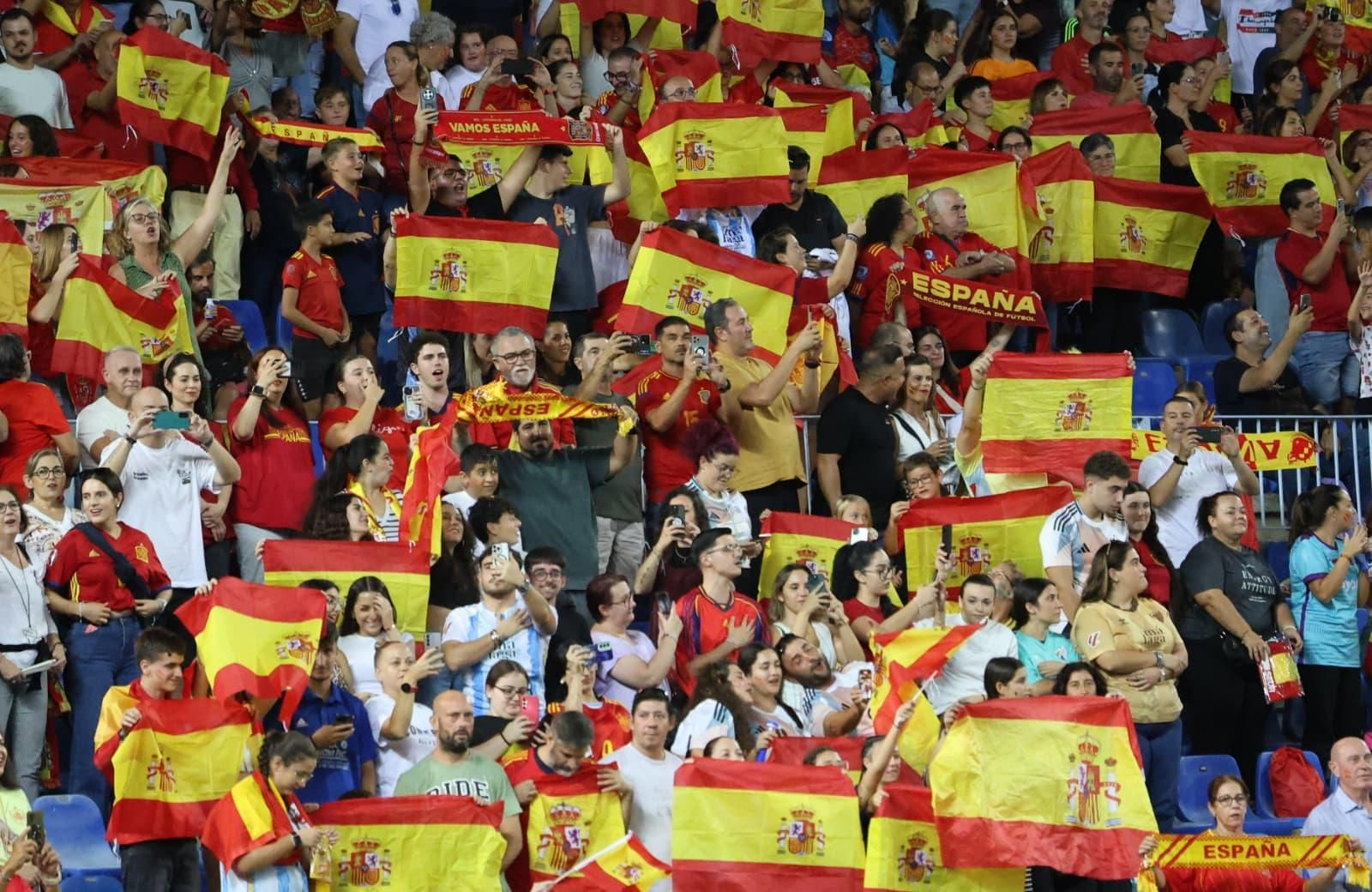 Búscate en las gradas de La Rosaleda durante el España-Suecia