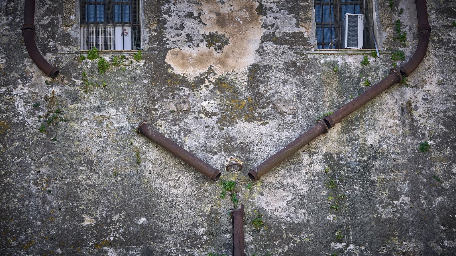 Zona de muralla junto a la estación de tren de  Adif.