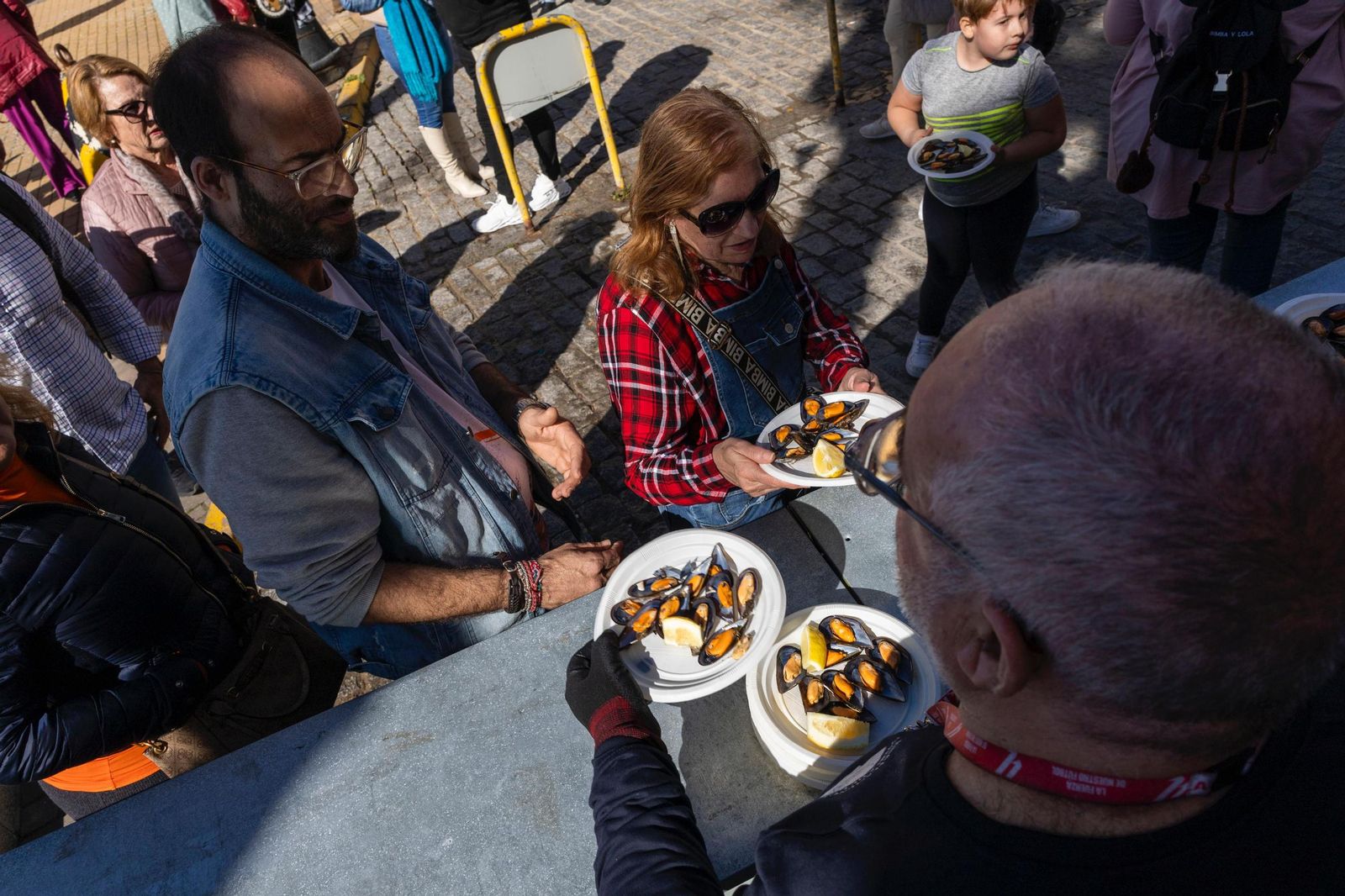 Búscate en las imágenes de la mejillonada popular