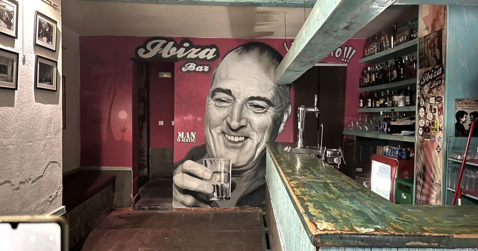 Graffiti en homenaje a 'Tente' en el bar Ibiza de Huelva.