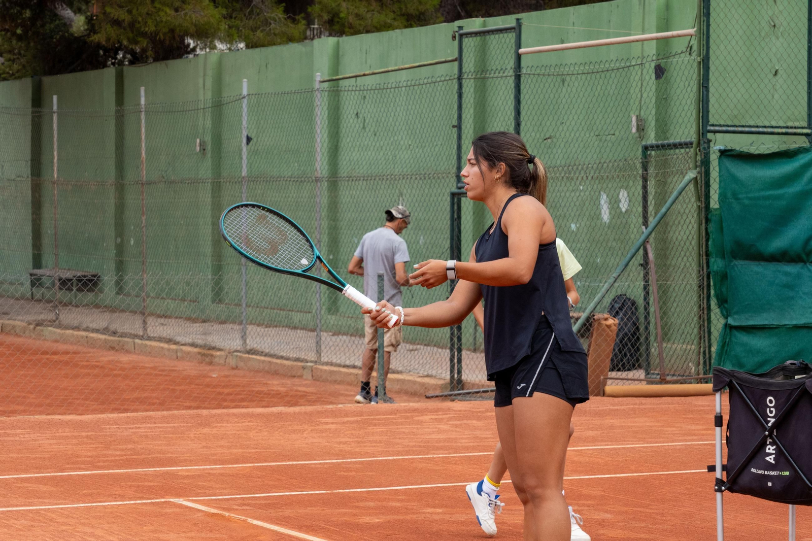 Imágenes del Clinic con Paula Badosa, Jessica Bouzas y los alumnos de la escuela del Real Club Recreativo de Tenis de Huelva  