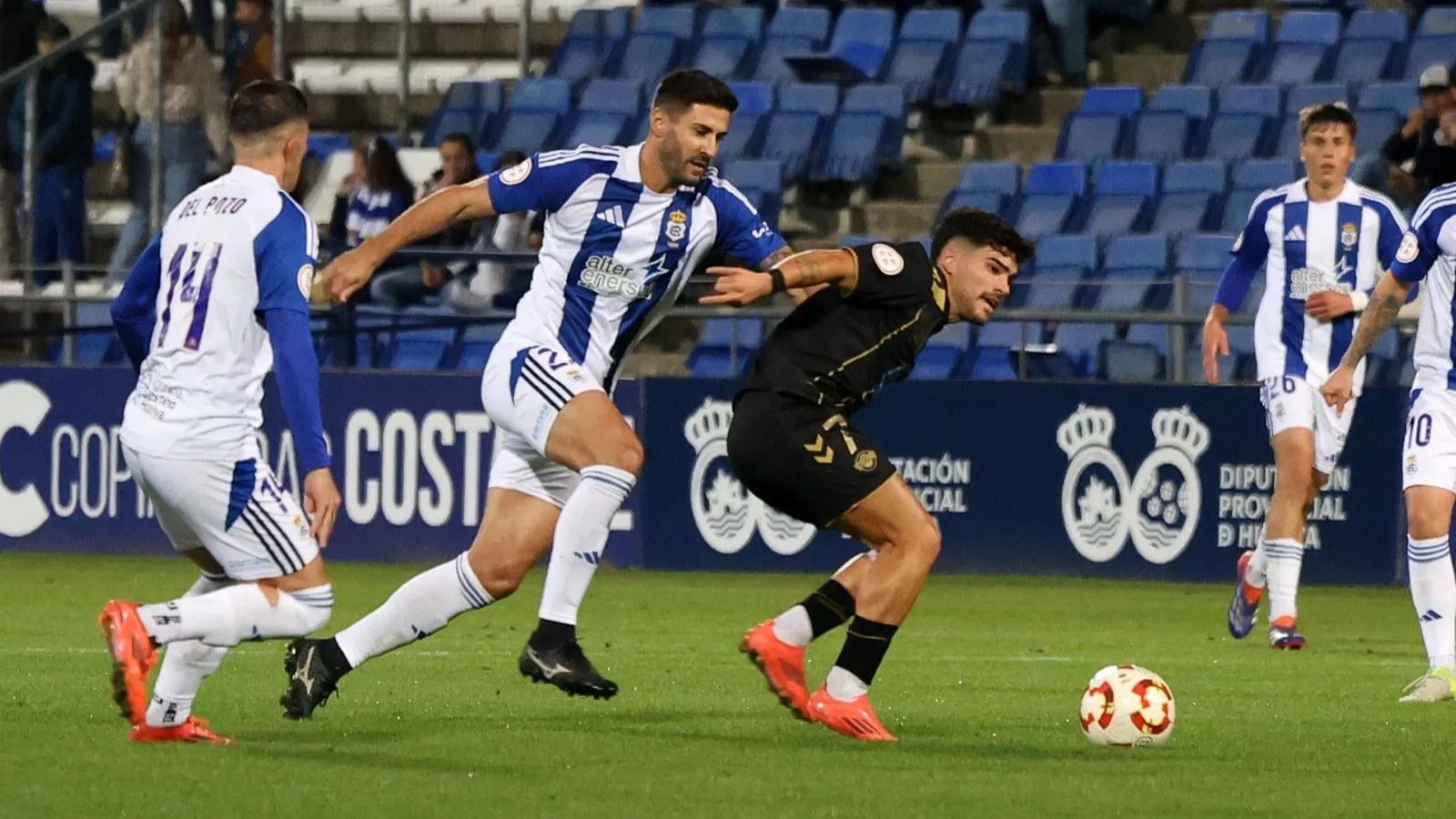 Zequi, en un partido contra el Recre.