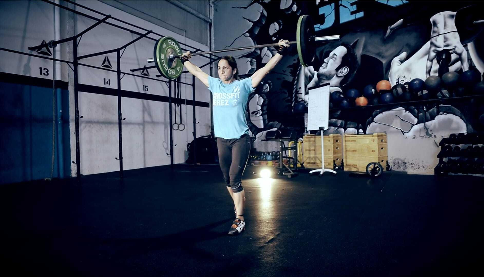 Mercedes Chilla, en pleno ejercicio en Crossfit Jerez.
