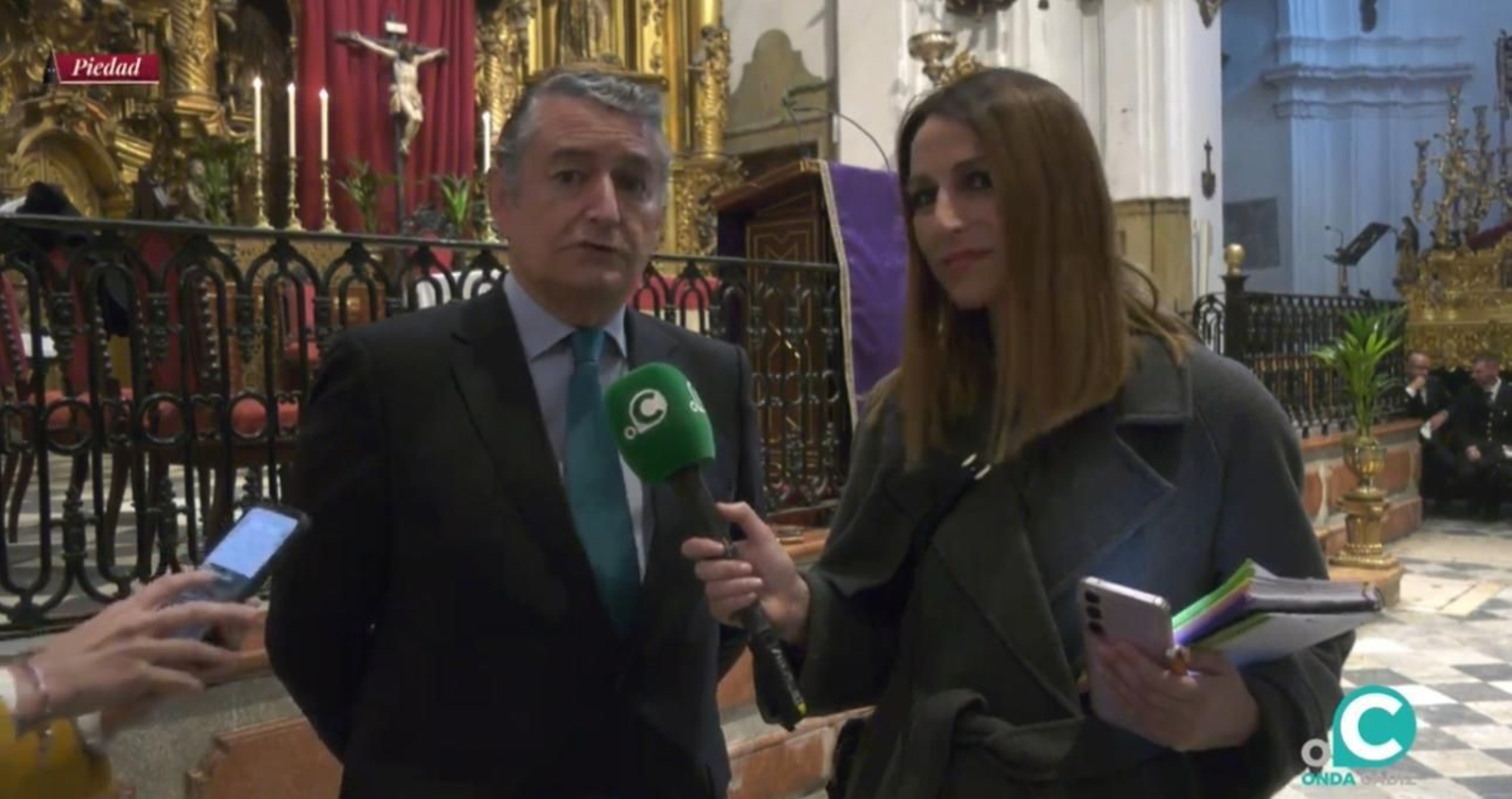 Una vela a dios y otra al diablo