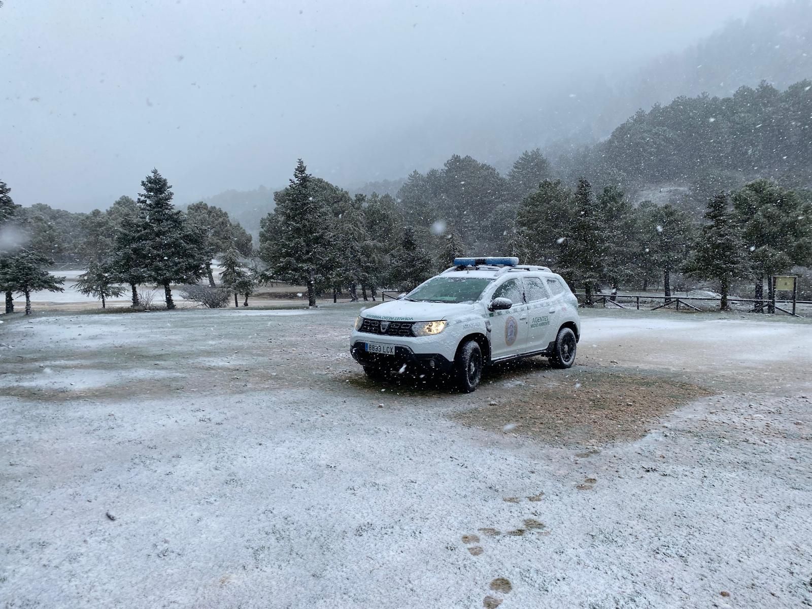 El Parque Nacional Sierra de las Nieves se viste de blanco, en imágenes