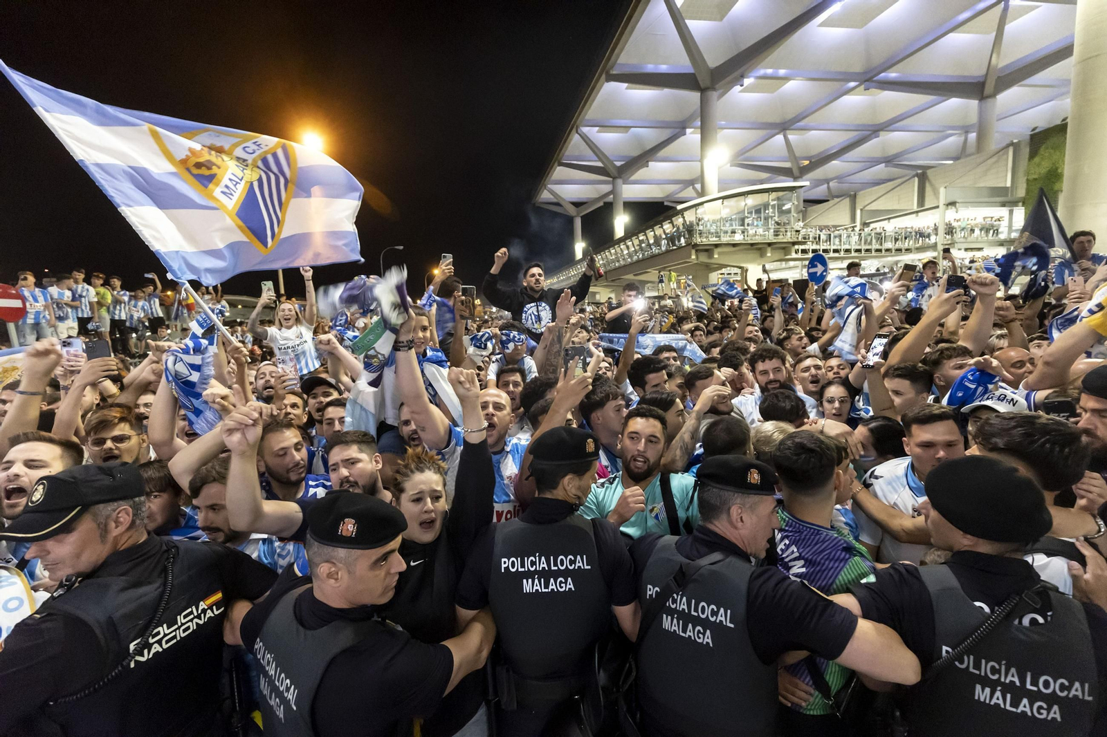 Así fue la locura del ascenso del Málaga CF en Tarragona