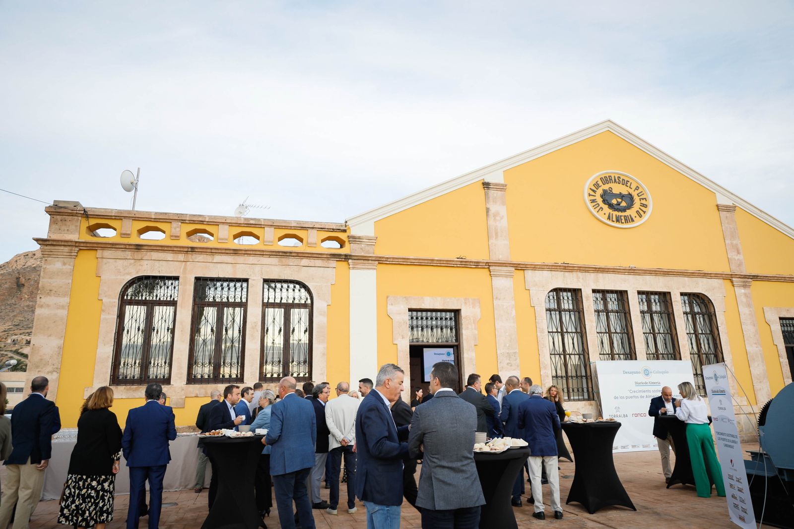 Imágenes del desayuno informativo