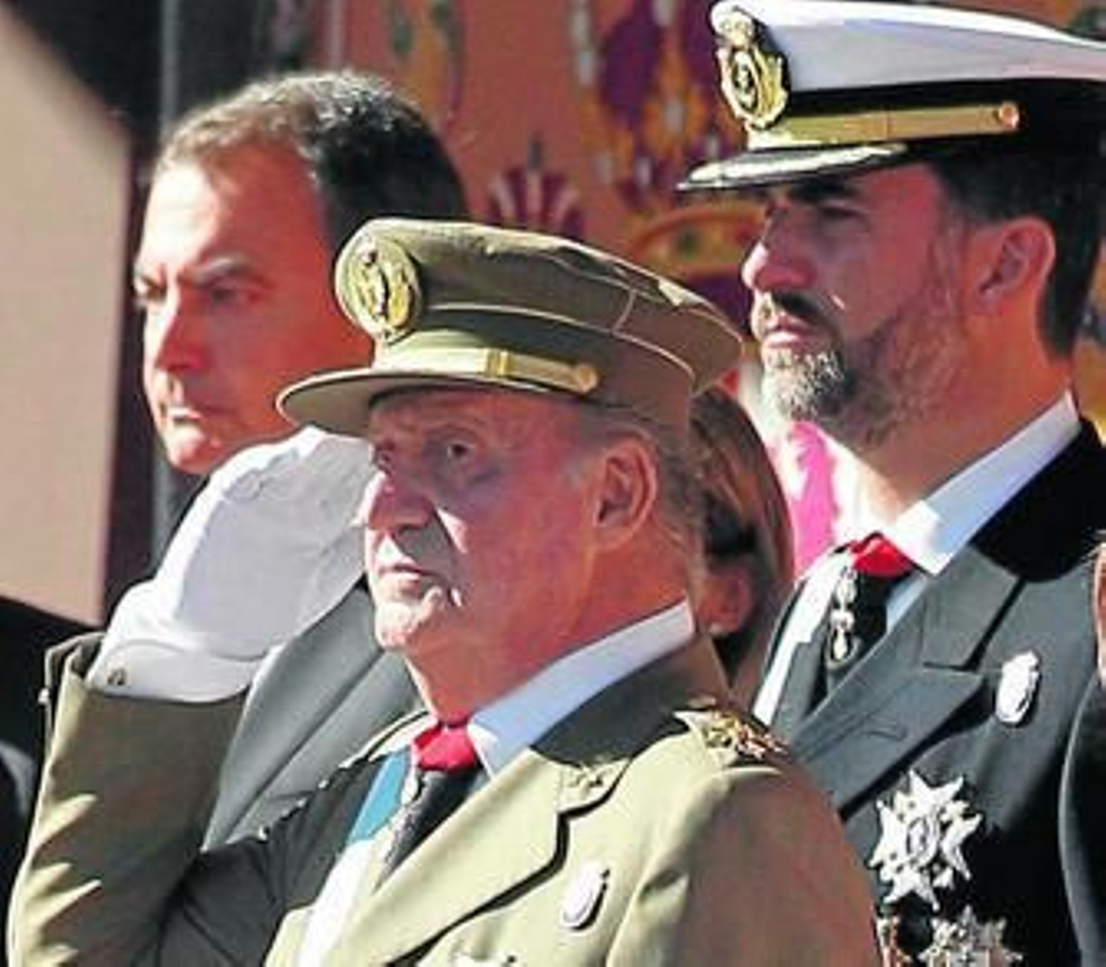 El Rey don Juan Carlos y el Príncipe de Asturias, en el último desfile del Día de la Nación Española. El Rey don Juan Carlos y el Príncipe de Asturias, en el último desfile del Día de la Nación Española.
