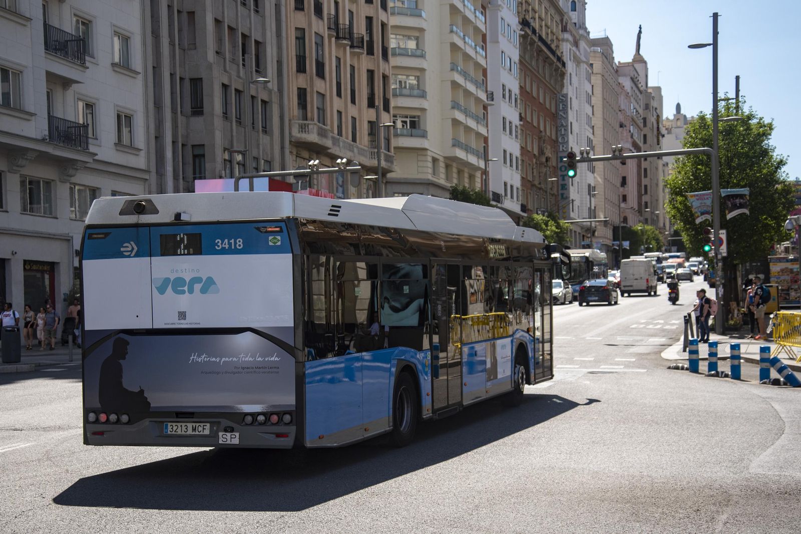 Bus con publicidad de Vera en Gran Via.