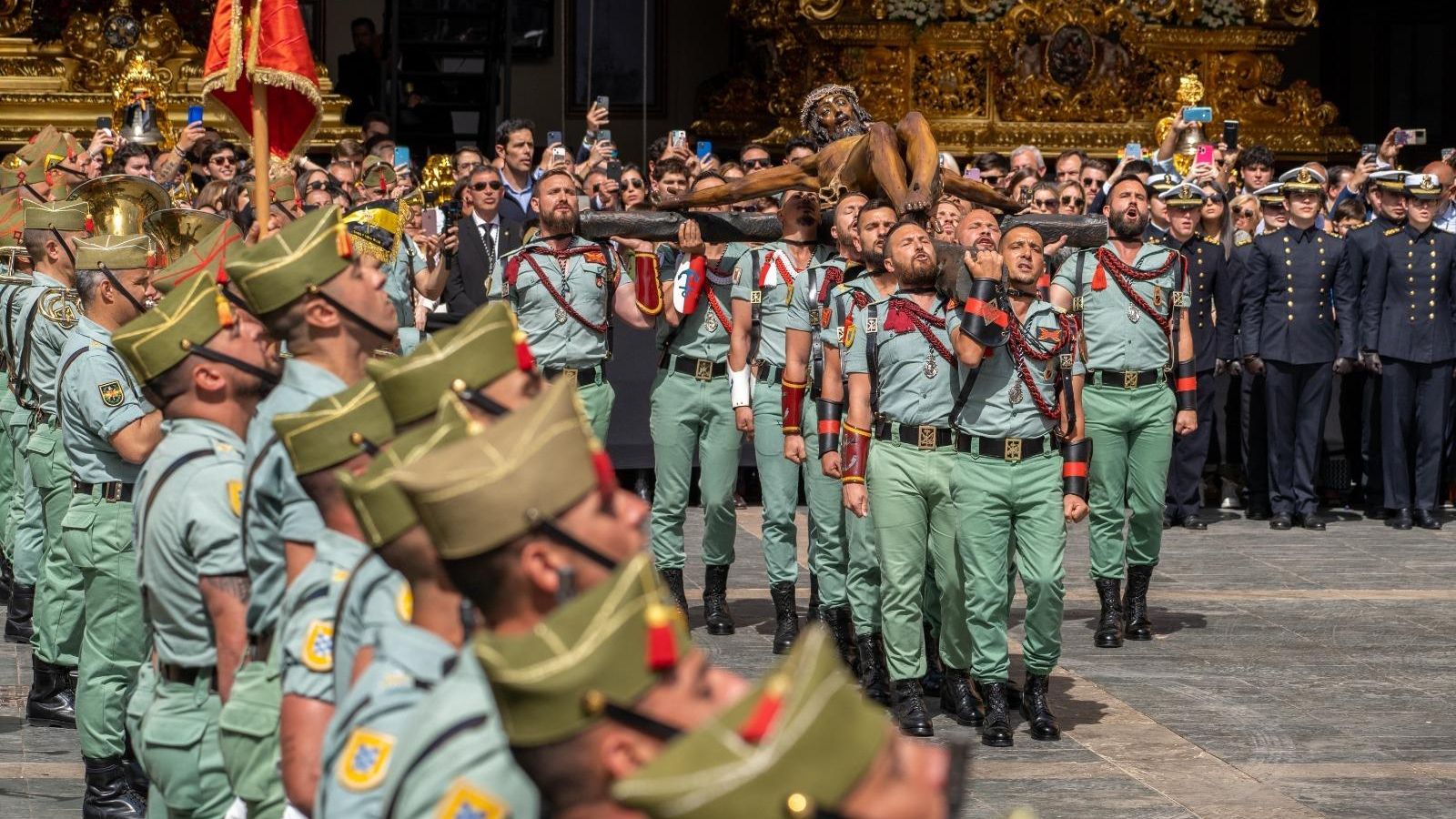 La Legión durante la realización del traslado La Legión durante la realización del traslado