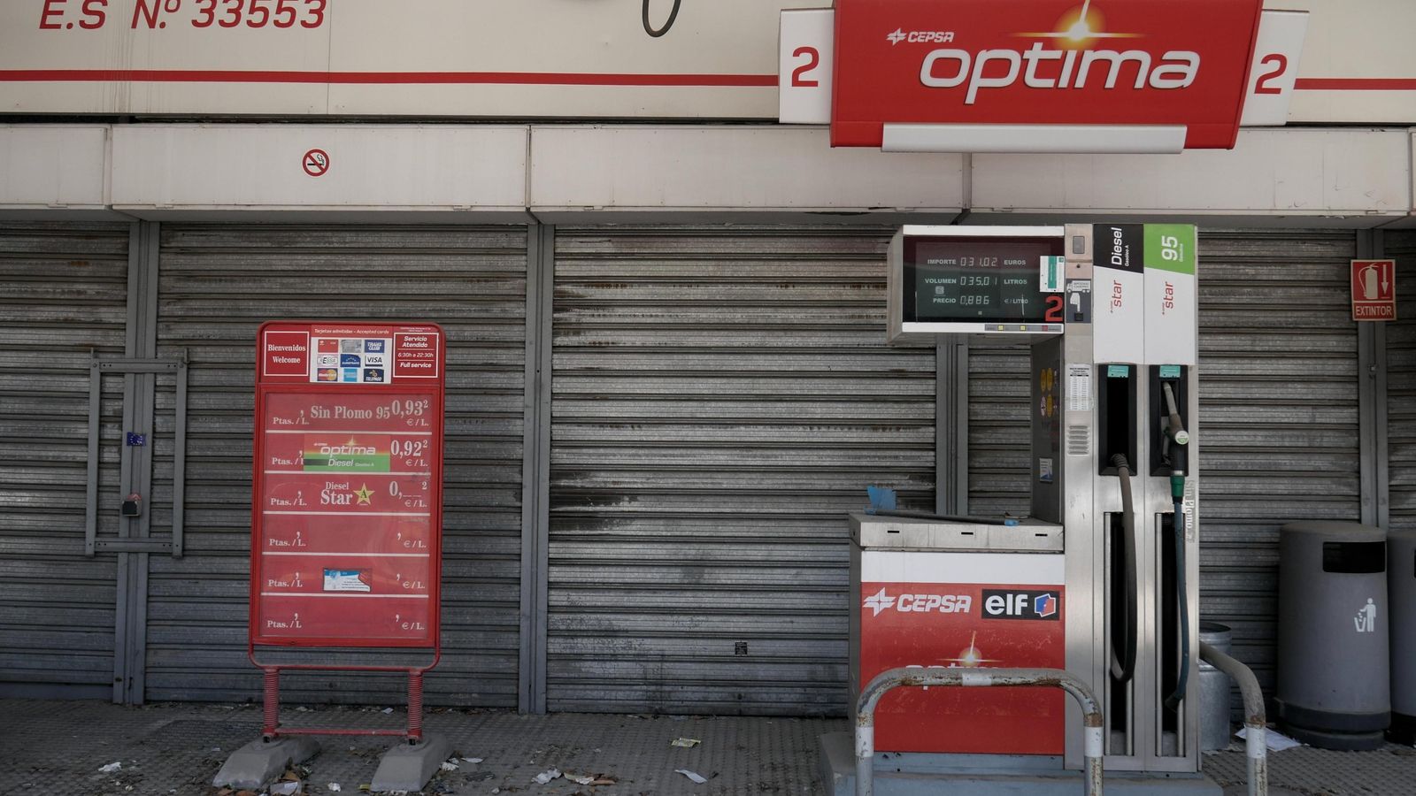 La gasolinera de subida en la Carretera de la Sierra, cerrada