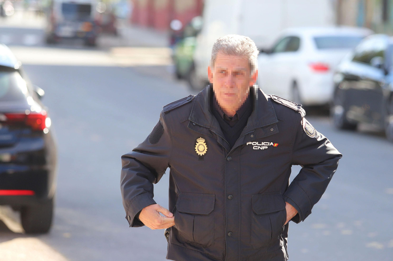 Imágenes del atrincherado que amenazaba con hacer estallar una bombona en el Torrejón, Huelva