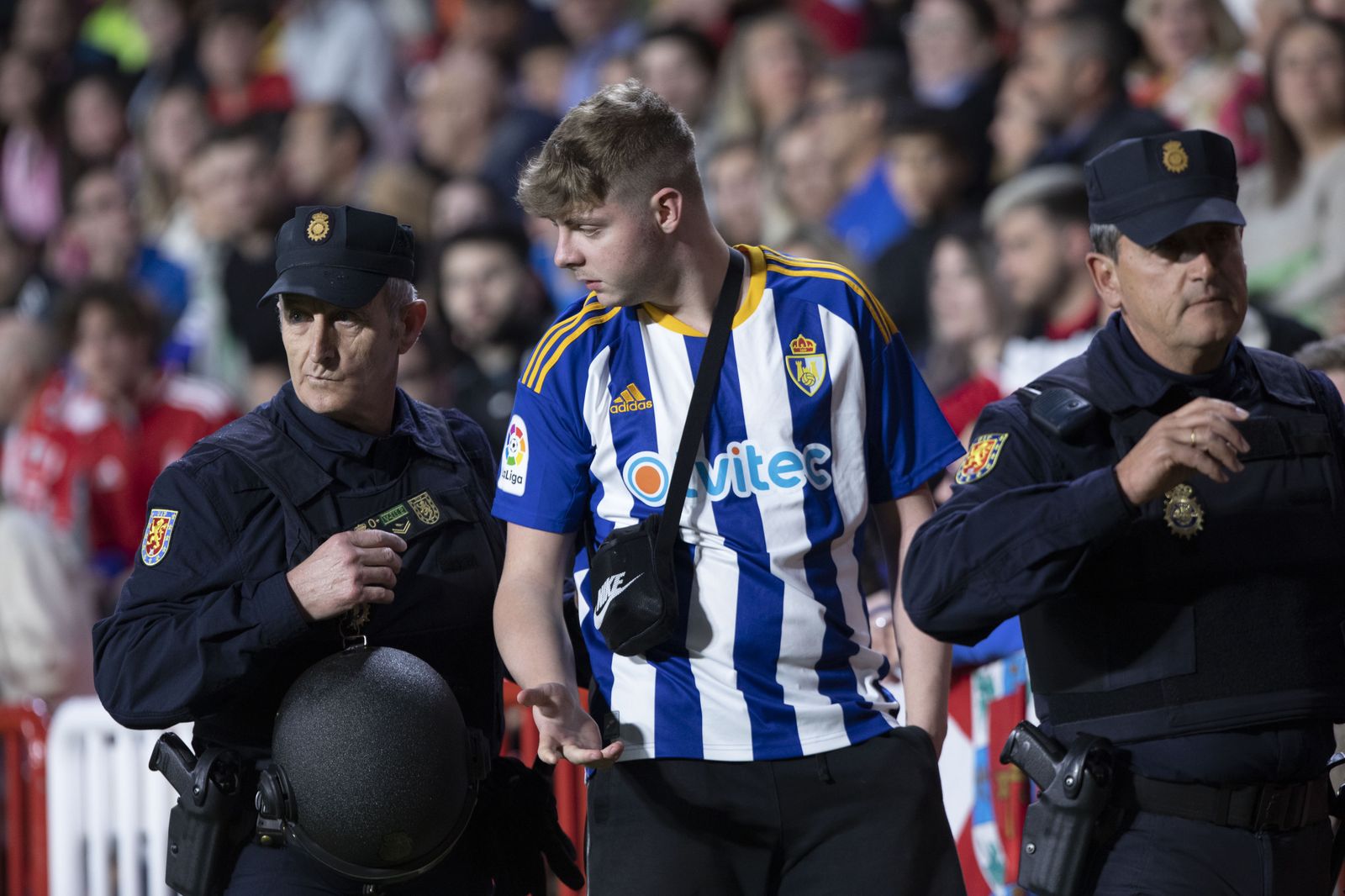 El aficionado al que la Policía desalojó.