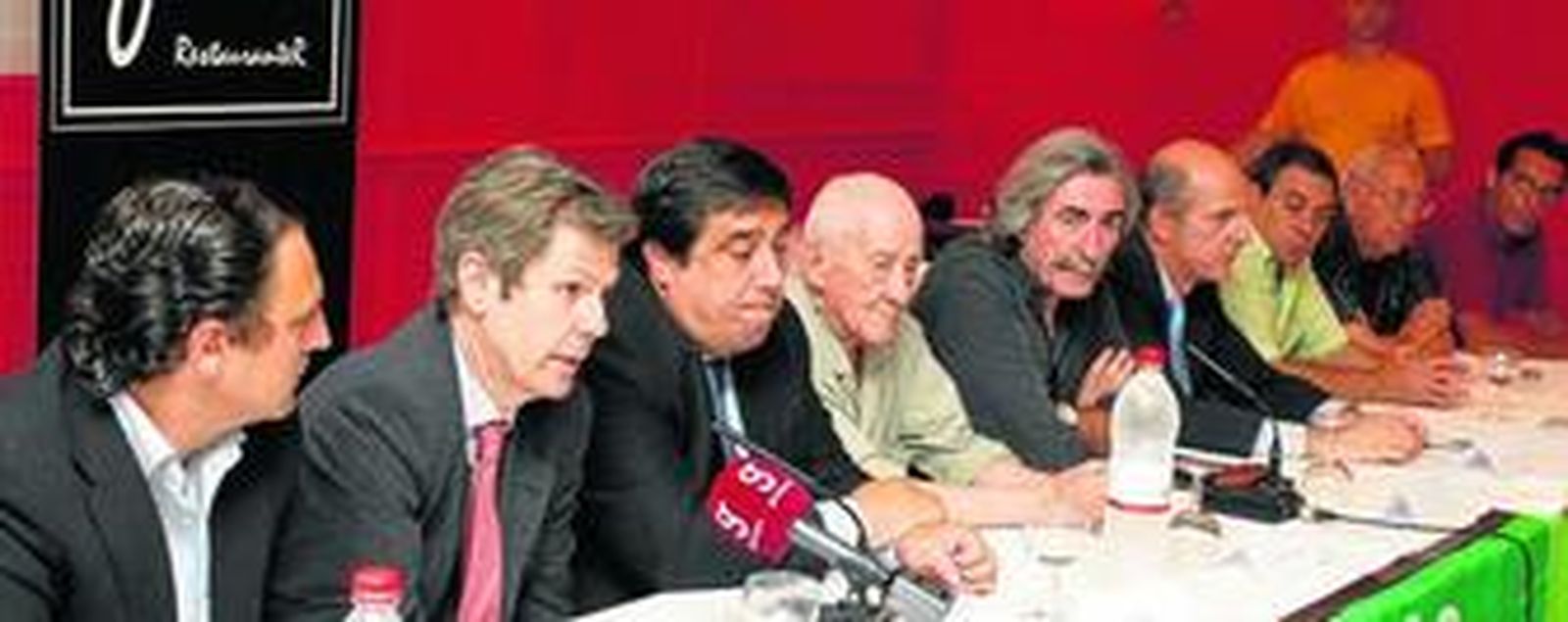 De izq. a dcha, Julián García de la Borbolla, Adolfo Cuéllar, José Antonio Tirado, Alfonso Jaramillo, Emilio Soto y Miguel Cuéllar.