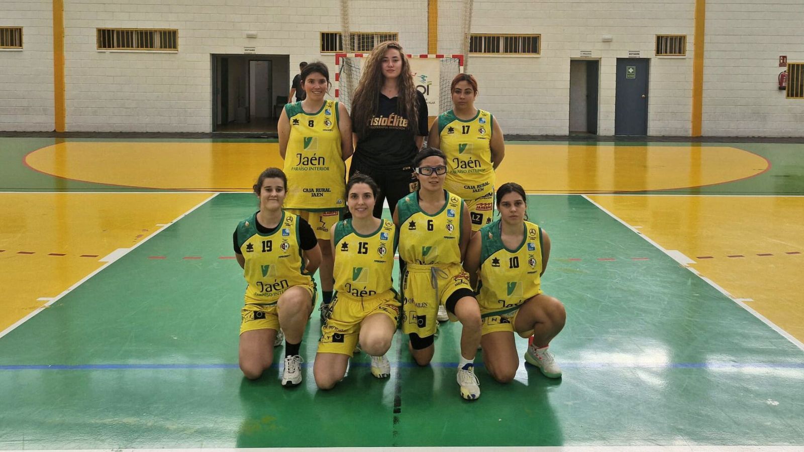 Equipo femenino de baloncesto de Aprompsi.