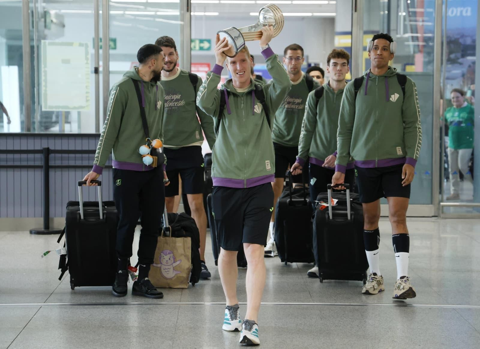 El Unicaja brinda la Copa Intercontinental con la afición