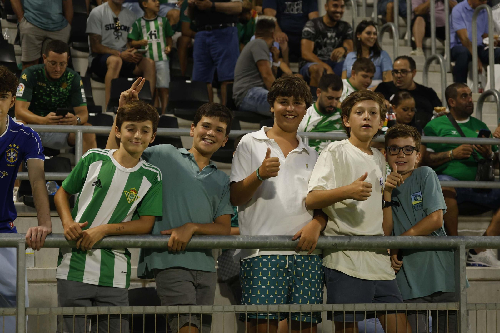 Las fotos del Betis-Como disputado en el Ciudad de La Línea (2-3)
