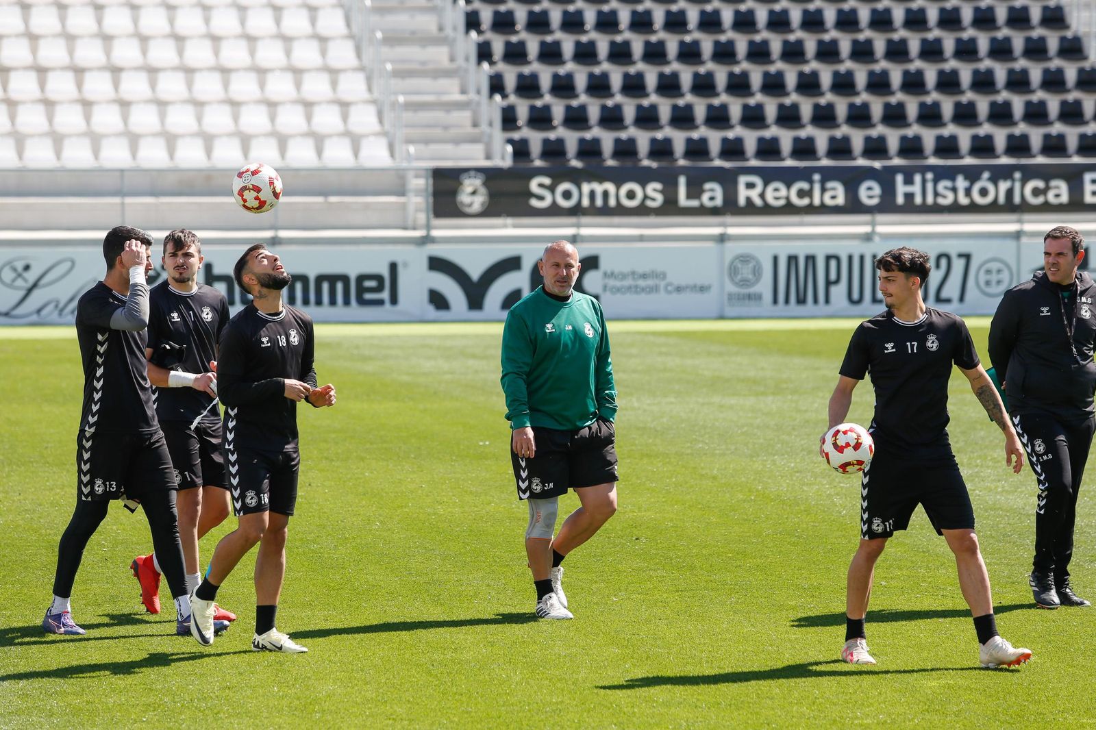Las fotos del entrenamiento de la Balona previo al partido con el Cádiz Mirandilla, con Andrés Roldán presente