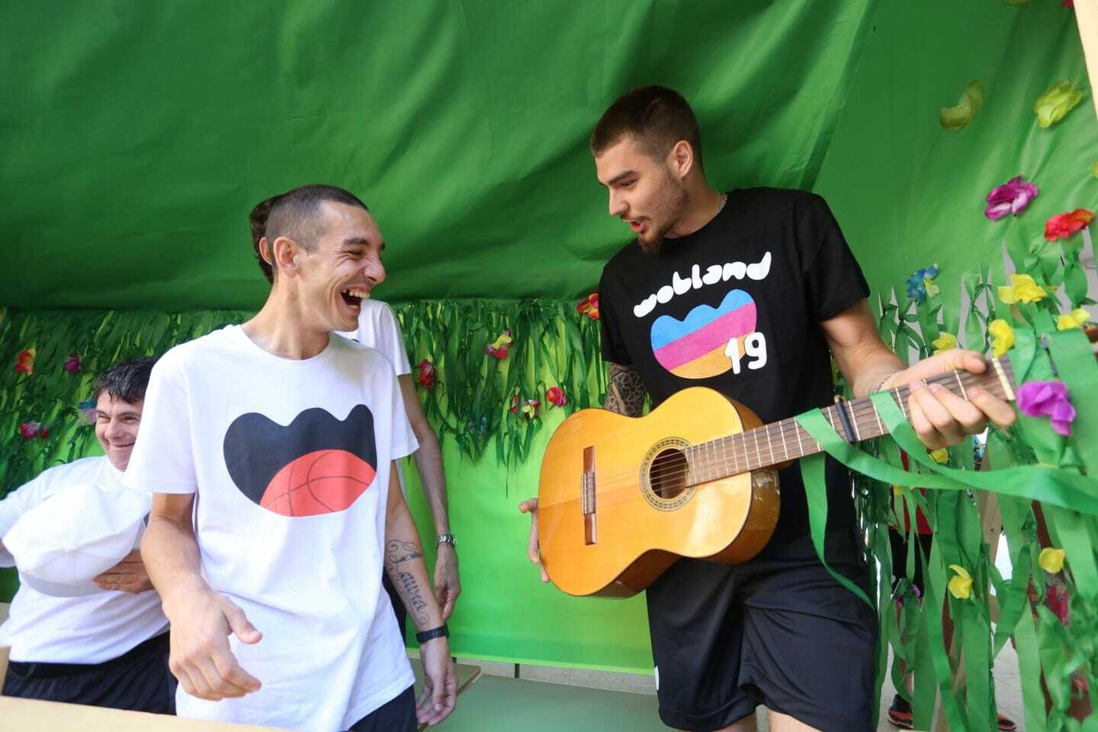 Las fotos de la visita de Juancho Hernangómez al Campus WOB CaixaBank