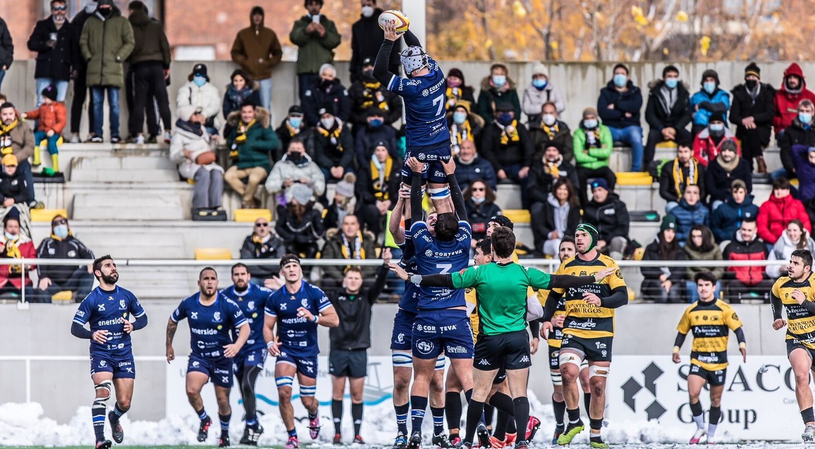 David Serrano gana una 'touche' en la jornada anterior frente a Burgos.