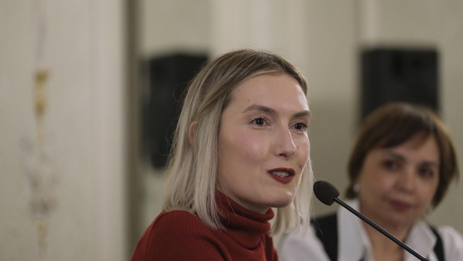 Imágenes del Diario de los Libros con la finalista del Premio Planeta 2024, Beatriz Serrano