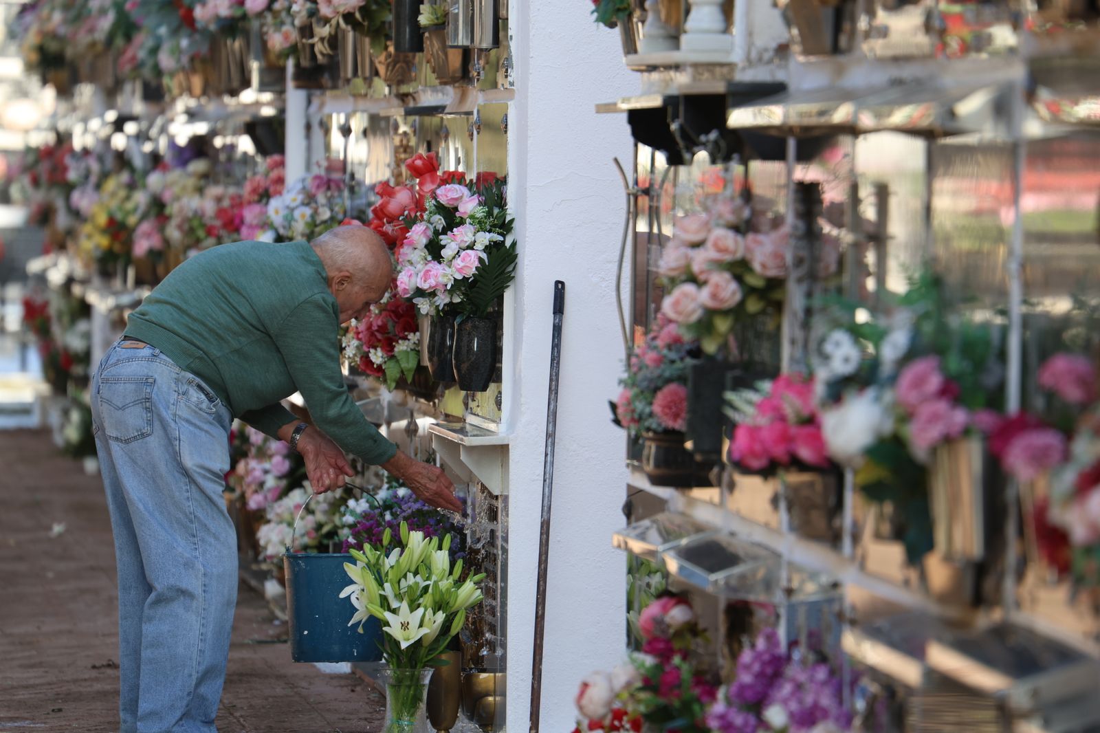 Las imágenes del día de Todos los Santos en el cementerio de San Rafael de Córdoba