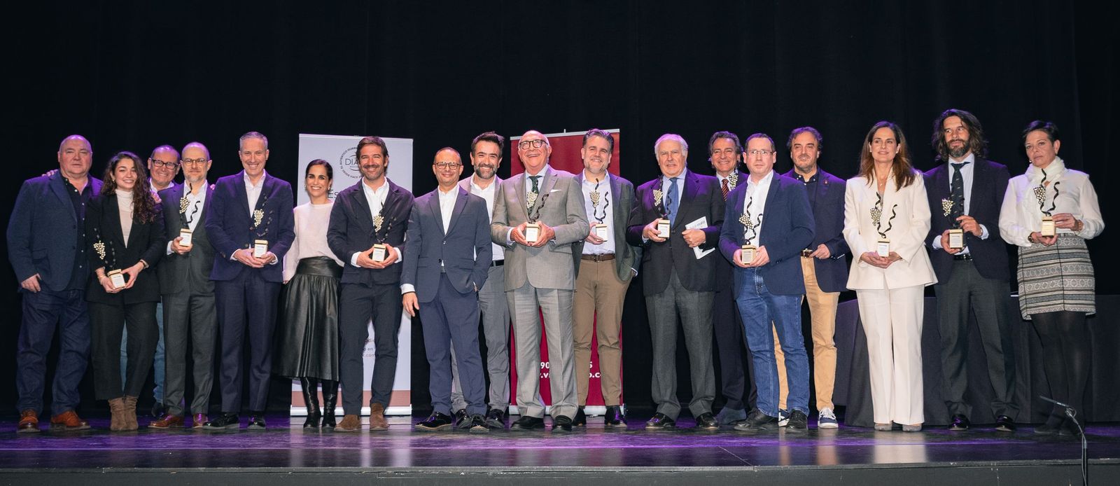Foto de familia de los ganadores de los Premios Magníficos 2026.