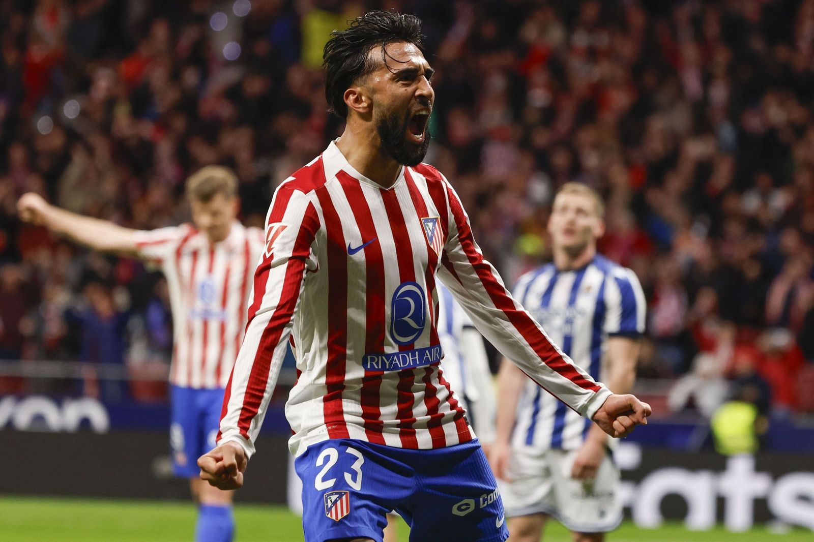 Nico González celebra el gol del triunfo rojiblanco.