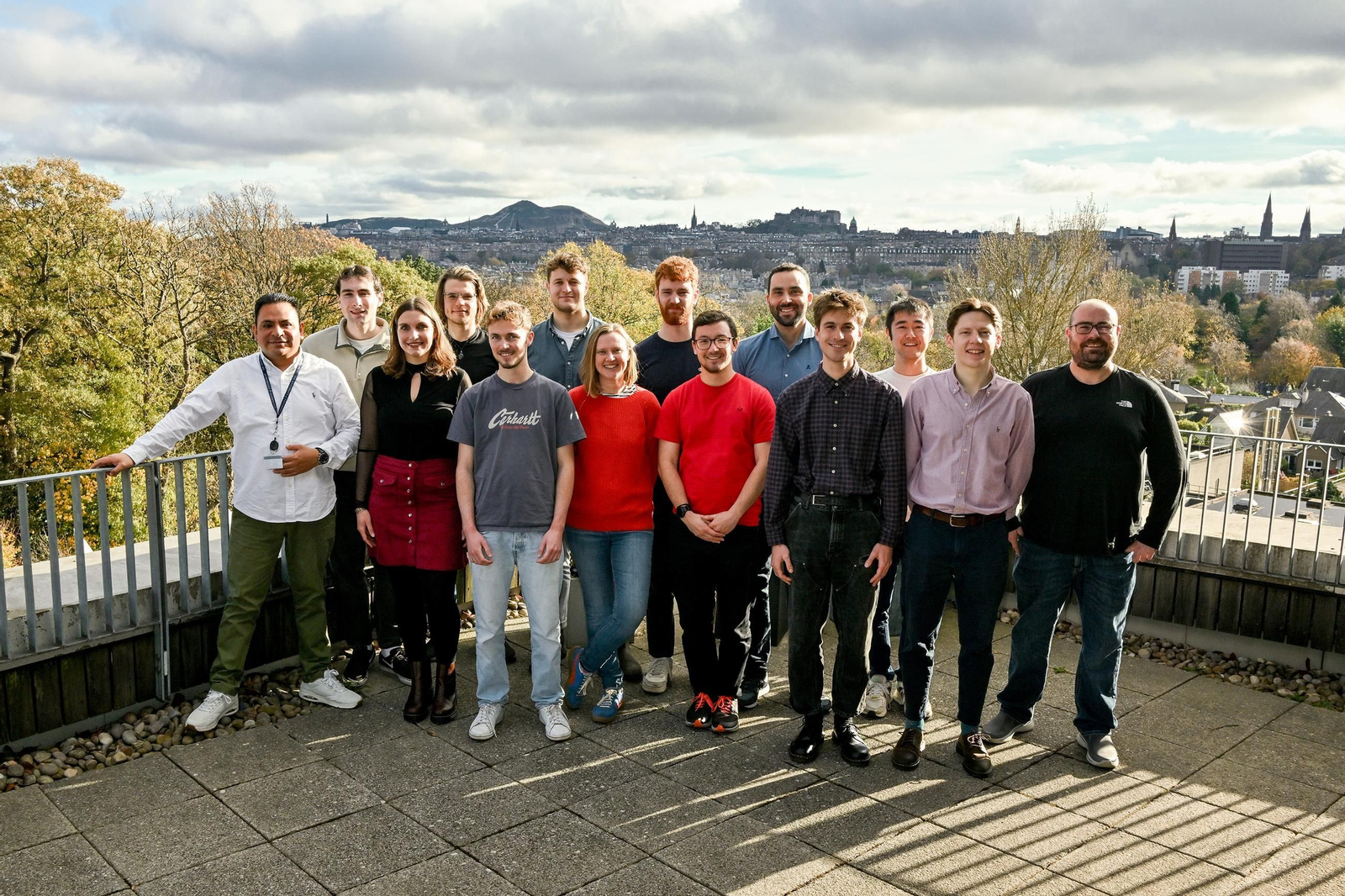 Asier Unciti-Broceta con su equipo del Instituto de Genética y Cáncer de la Universidad de Edimburgo.