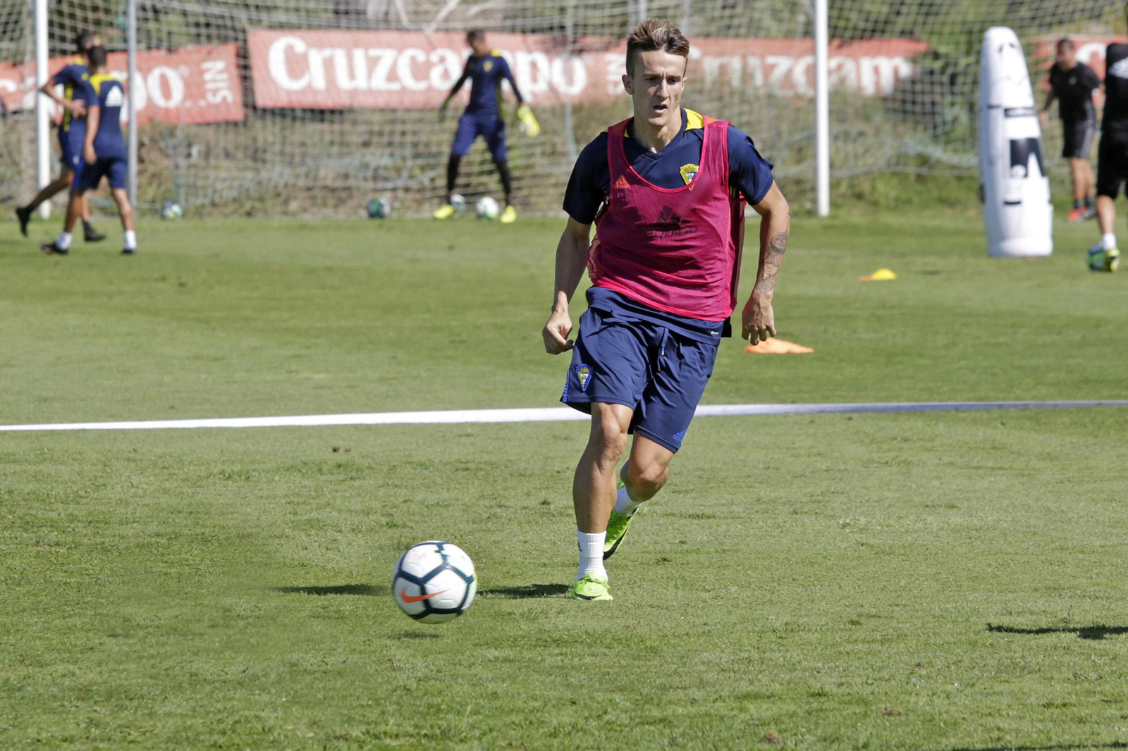 Salvi, con el balón durante un entrenamiento.