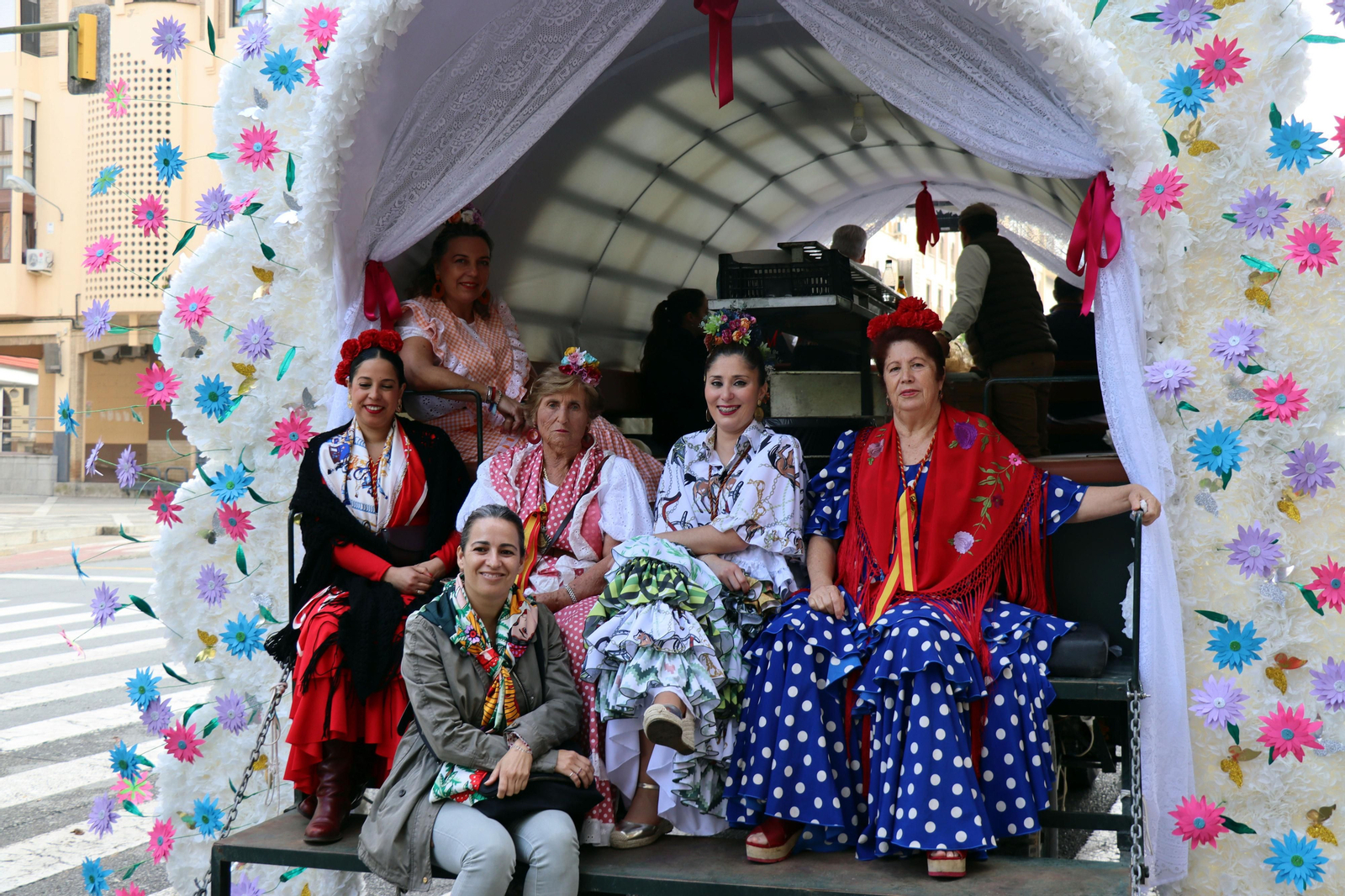 El Rocío 2023: Imágenes de la Hermandad de Emigrantes en su salida de Huelva