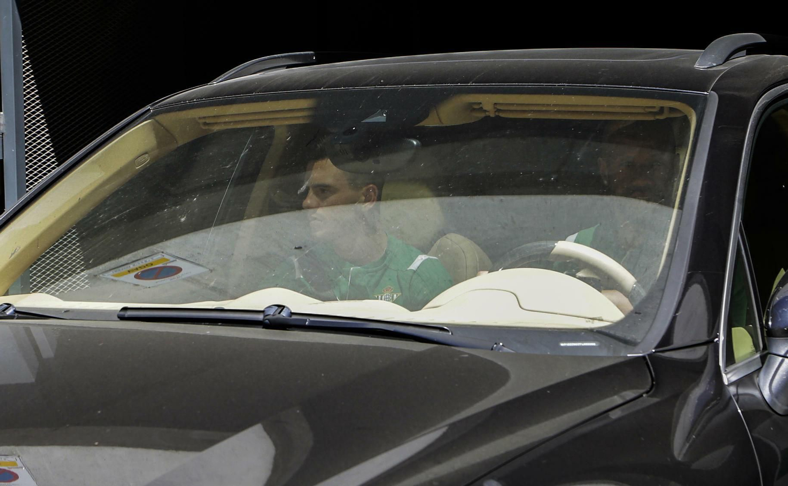 Lo Celso abandona la ciudad deportiva junto a Sidnei.