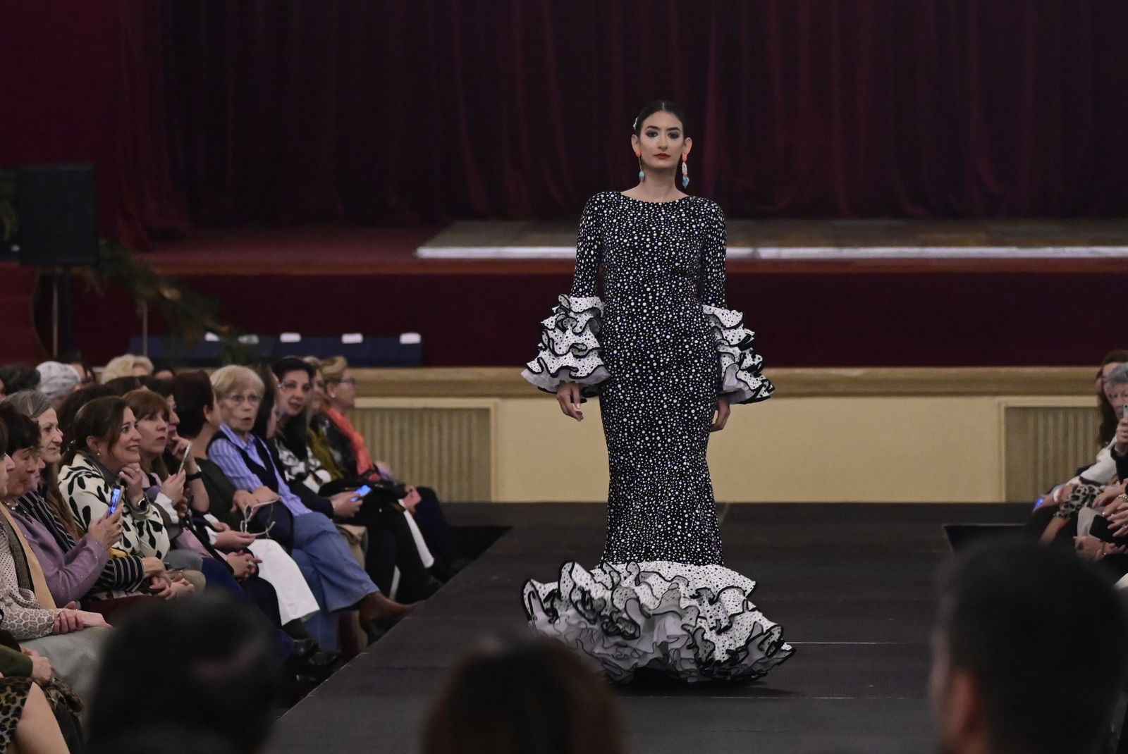 Moda flamenca solidaria con Sonrisa de Lunares en Córdoba