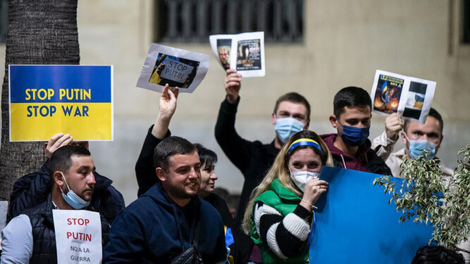 Concentración en la Plaza de las Monjas.